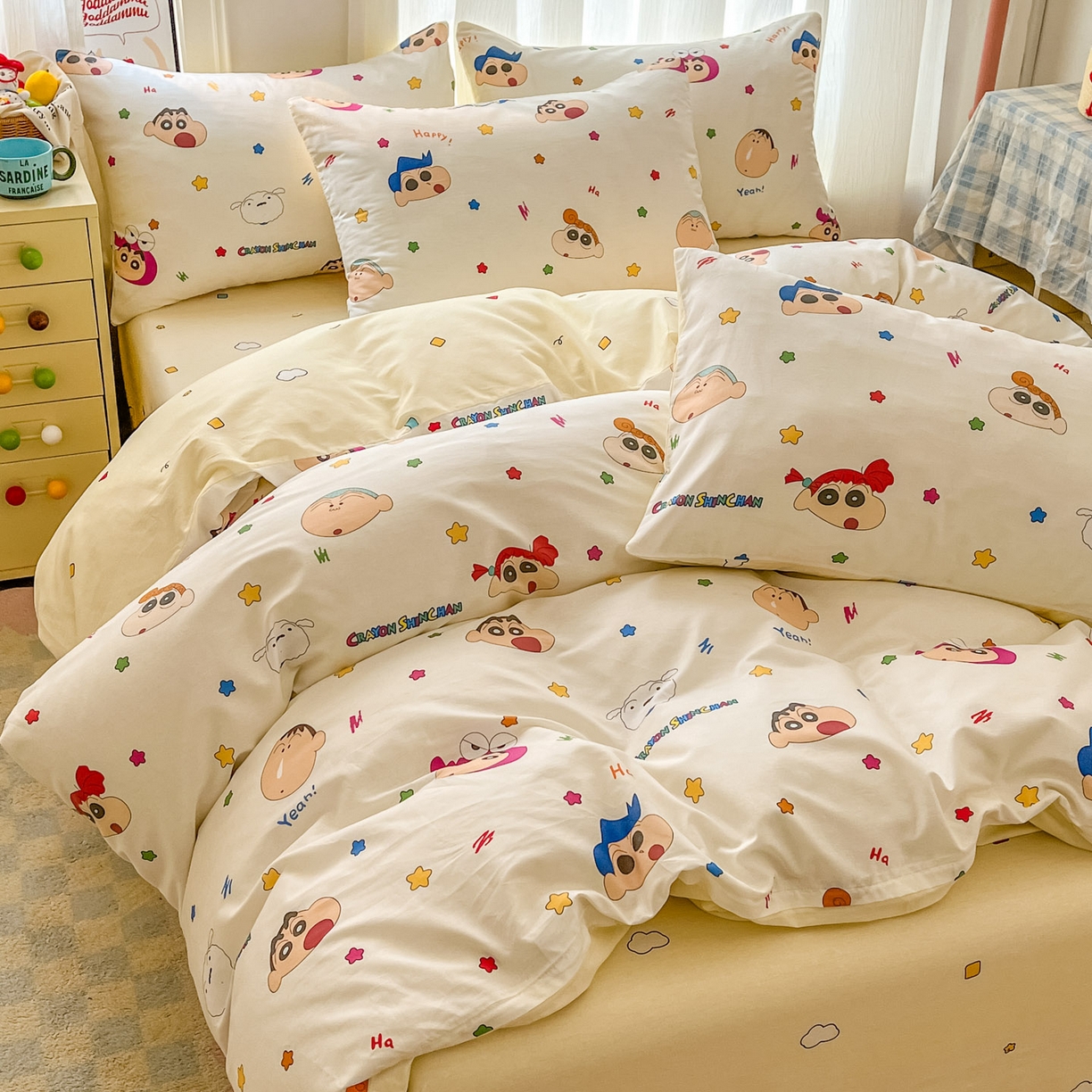 91家纺网 家纺一手货源 找家纺 浩诚 2026新款蜡笔小新正版授权全棉卡通四件套 小新伙伴