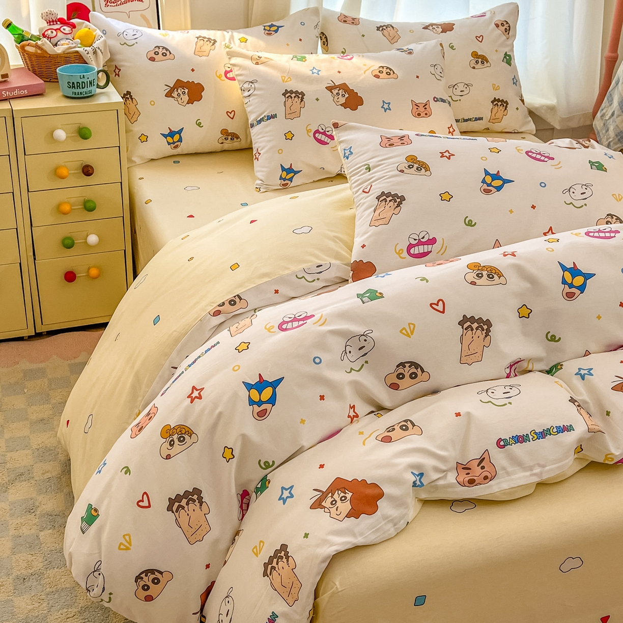 91家纺网 家纺一手货源 找家纺 浩诚 2026新款蜡笔小新正版授权全棉卡通四件套 小新家族