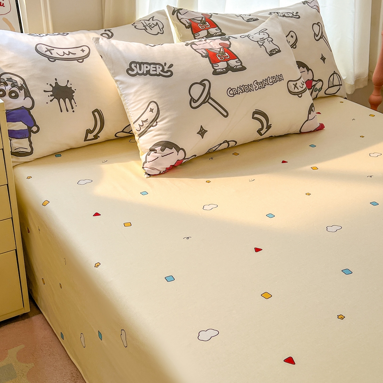 91家纺网 家纺一手货源 找家纺 浩诚 2026新款蜡笔小新正版授权全棉卡通四件套 滑板小新