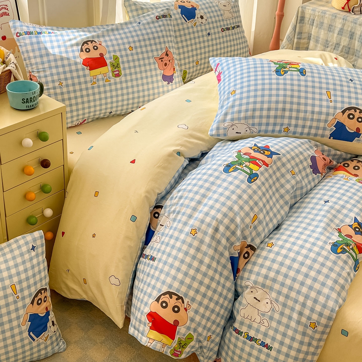 91家纺网 家纺一手货源 找家纺 浩诚 2026新款蜡笔小新正版授权全棉卡通四件套 蓝格小新