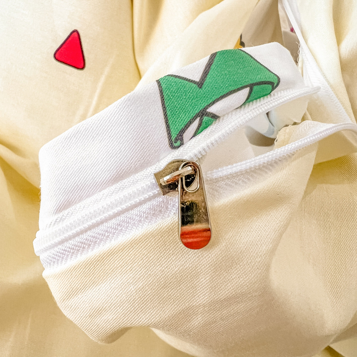 91家纺网 家纺一手货源 找家纺 浩诚 2026新款蜡笔小新正版授权全棉卡通四件套 小新家族