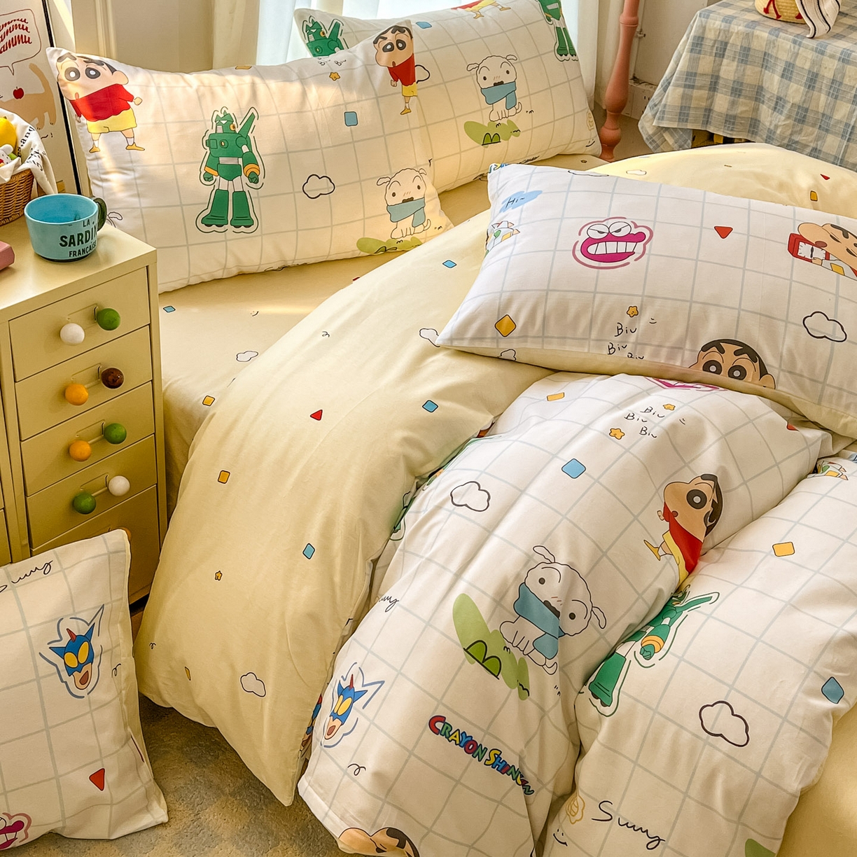 91家纺网 家纺一手货源 找家纺 浩诚 2026新款蜡笔小新正版授权全棉卡通四件套 方格小新