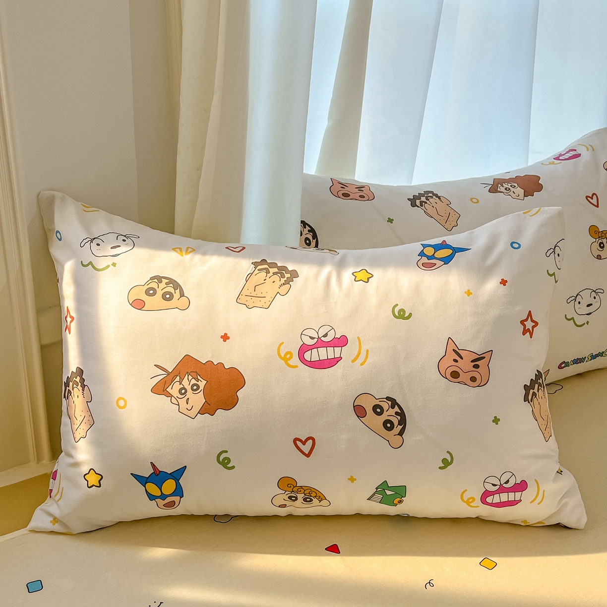 91家纺网 家纺一手货源 找家纺 浩诚 2026新款蜡笔小新正版授权全棉卡通四件套 小新家族