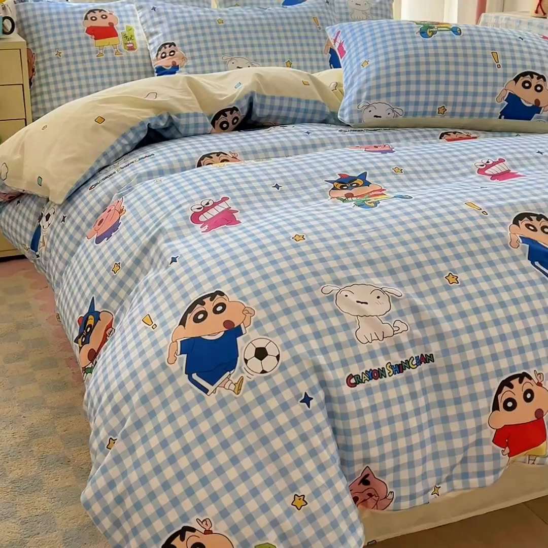 91家纺网 家纺一手货源 找家纺 浩诚 2026新款蜡笔小新正版授权全棉卡通四件套 蓝格小新
