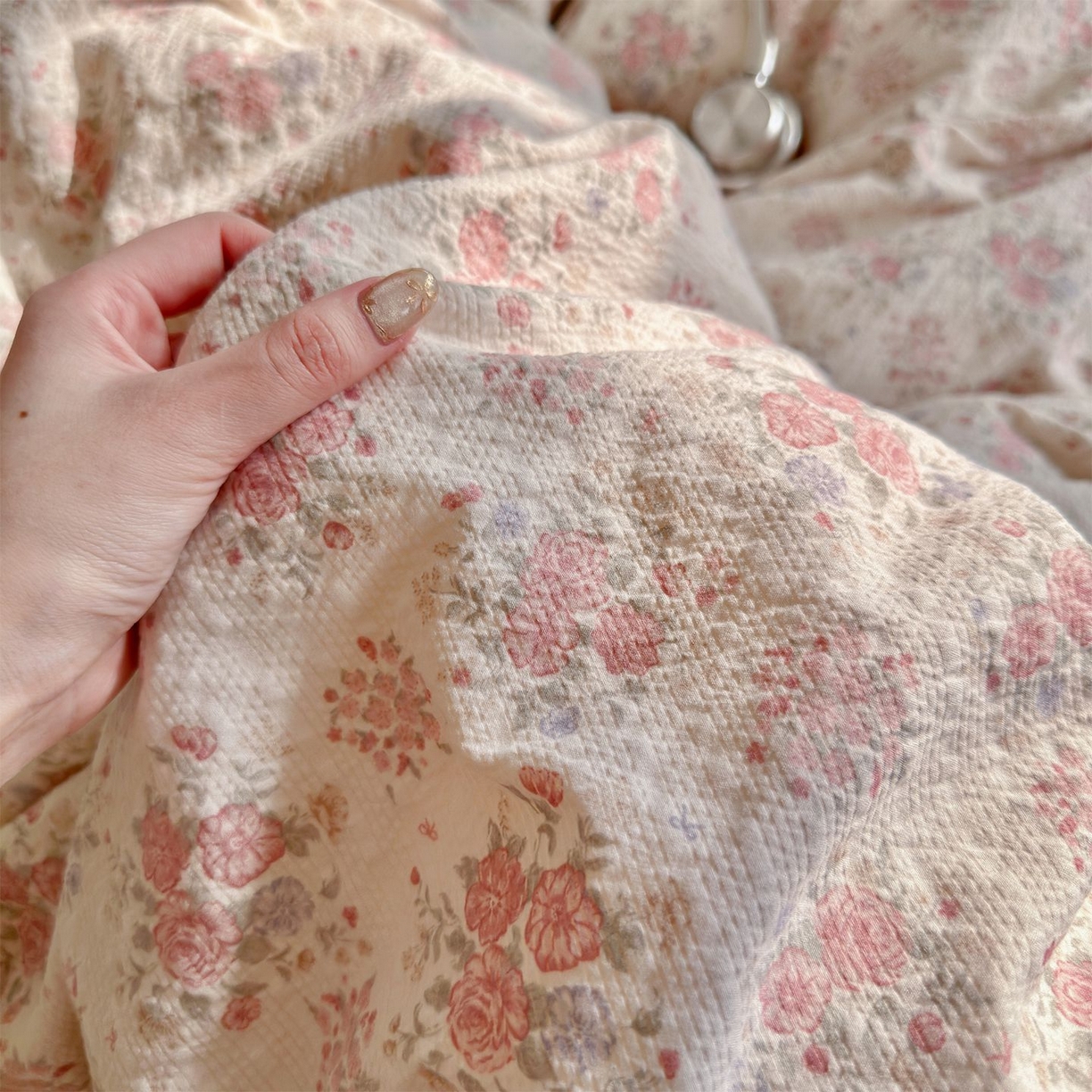 91家纺网 家纺一手货源 找家纺 优选 2026新款110g小清新高克重高品质直播热卖款A类泡芙棉双层纱四件套 春日限定