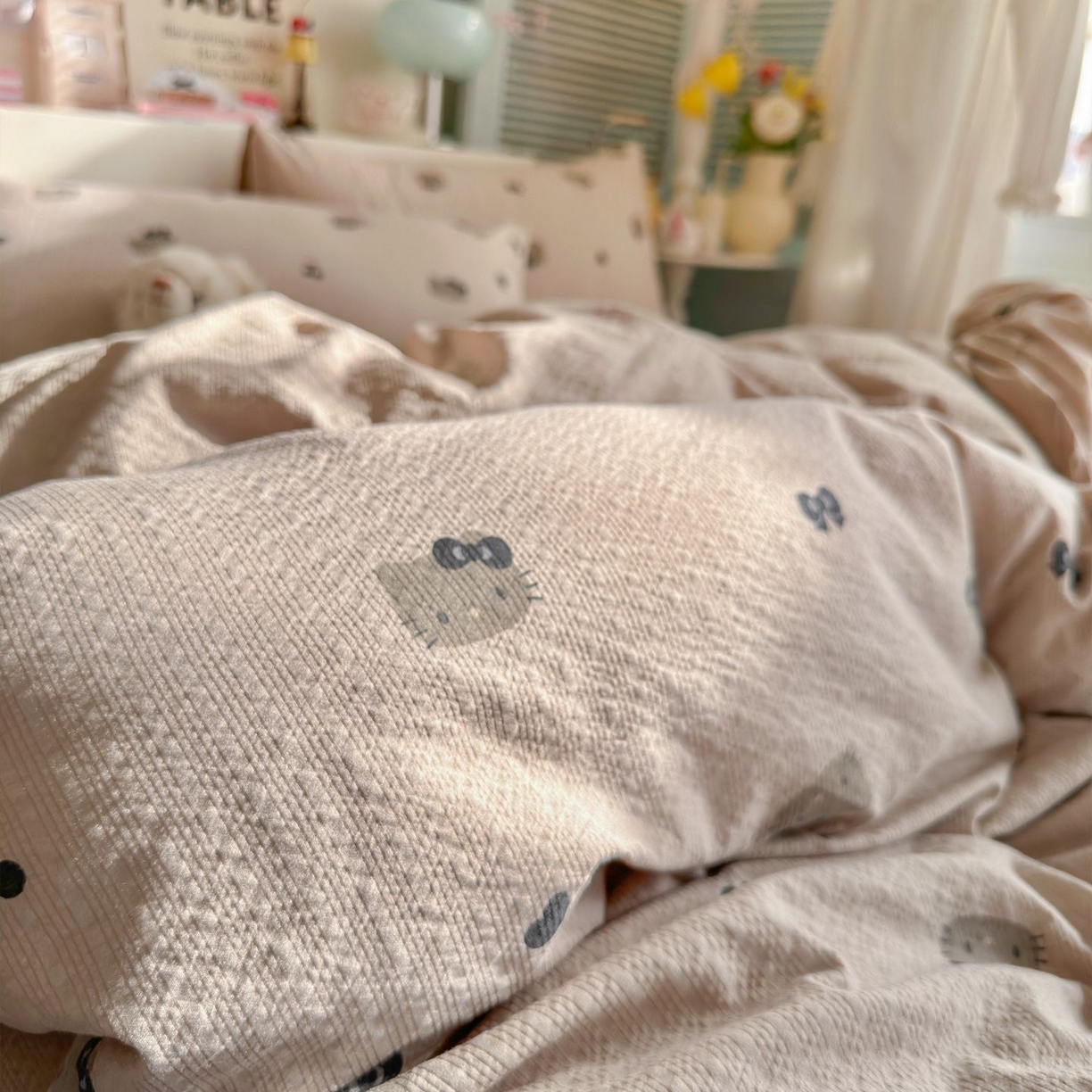 91家纺网 家纺一手货源 找家纺 优选 2026新款110g小清新高克重高品质直播热卖款A类泡芙棉双层纱四件套 咖色凯蒂