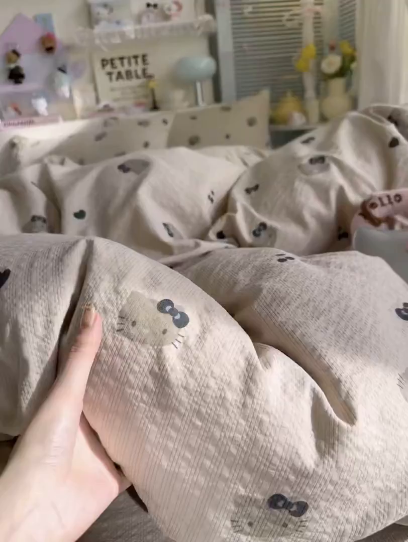 91家纺网 家纺一手货源 找家纺 优选 2026新款110g小清新高克重高品质直播热卖款A类泡芙棉双层纱四件套 咖色凯蒂