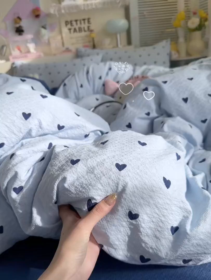 91家纺网 家纺一手货源 找家纺 优选 2026新款110g小清新高克重高品质直播热卖款A类泡芙棉双层纱四件套 蓝调心心