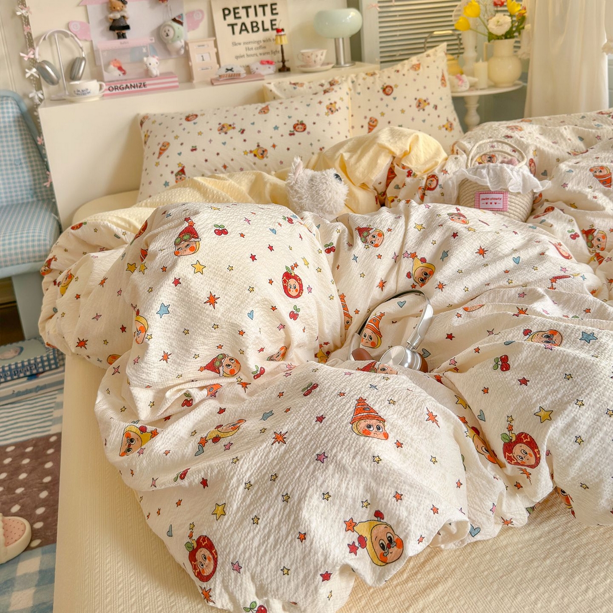 91家纺网 家纺一手货源 找家纺 优选 2026新款110g小清新高克重高品质直播热卖款A类泡芙棉双层纱四件套 苹果星星人