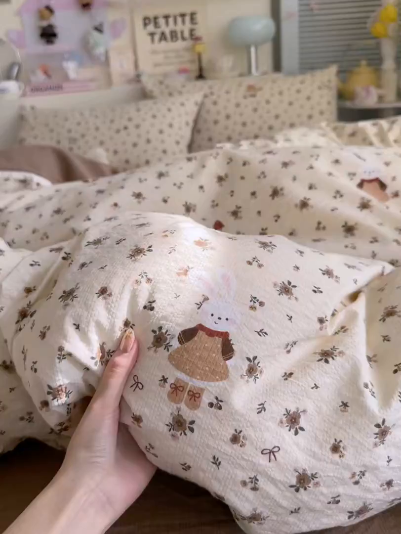 91家纺网 家纺一手货源 找家纺 优选 2026新款110g小清新高克重高品质直播热卖款A类泡芙棉双层纱四件套 兔兔后花园