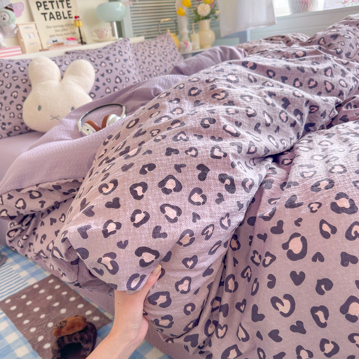 91家纺网 家纺一手货源 找家纺 优选 2026新款110g小清新高克重高品质直播热卖款A类泡芙棉双层纱四件套 紫豹纹