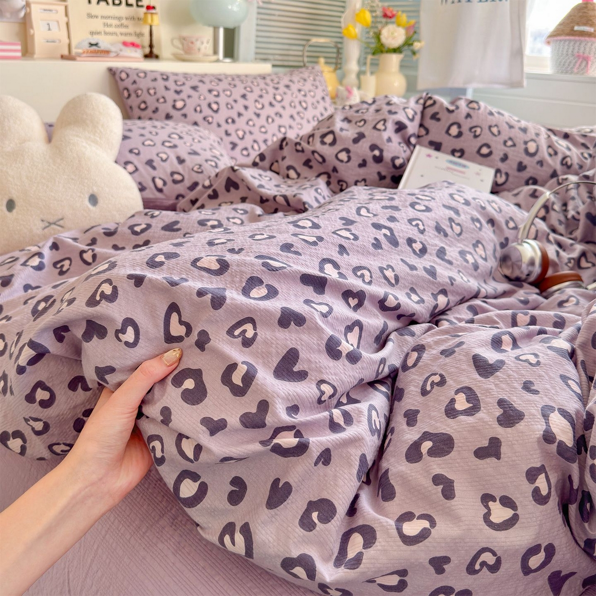 91家纺网 家纺一手货源 找家纺 优选 2026新款110g小清新高克重高品质直播热卖款A类泡芙棉双层纱四件套 紫豹纹