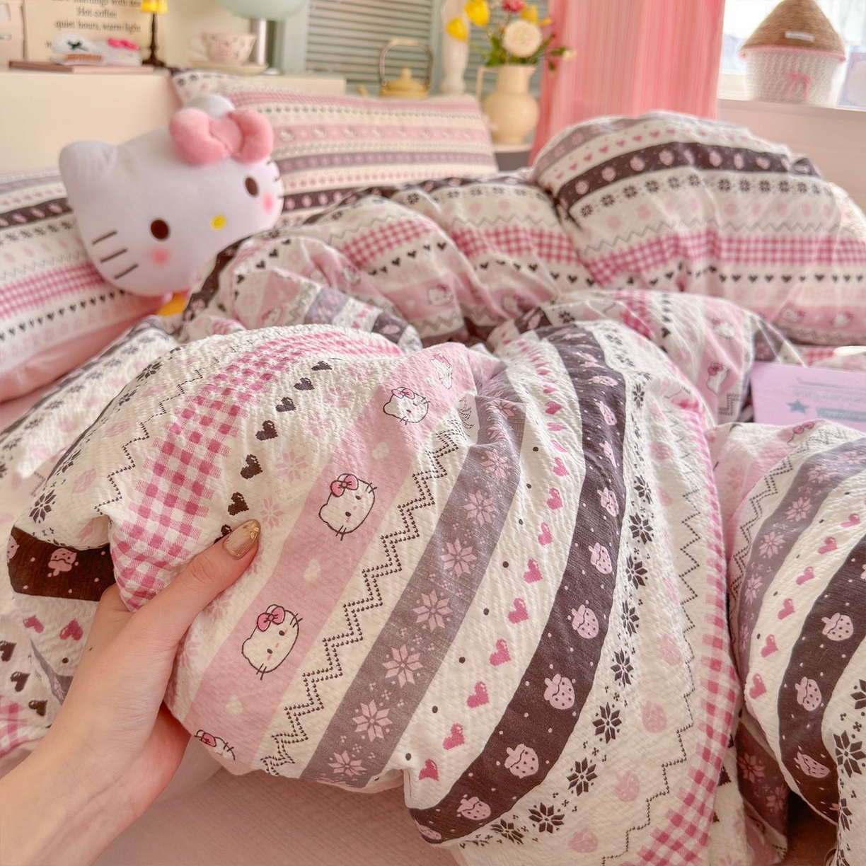 91家纺网 家纺一手货源 找家纺 优选 2026新款110g小清新高克重高品质直播热卖款A类泡芙棉双层纱四件套 kitty甜梦窝