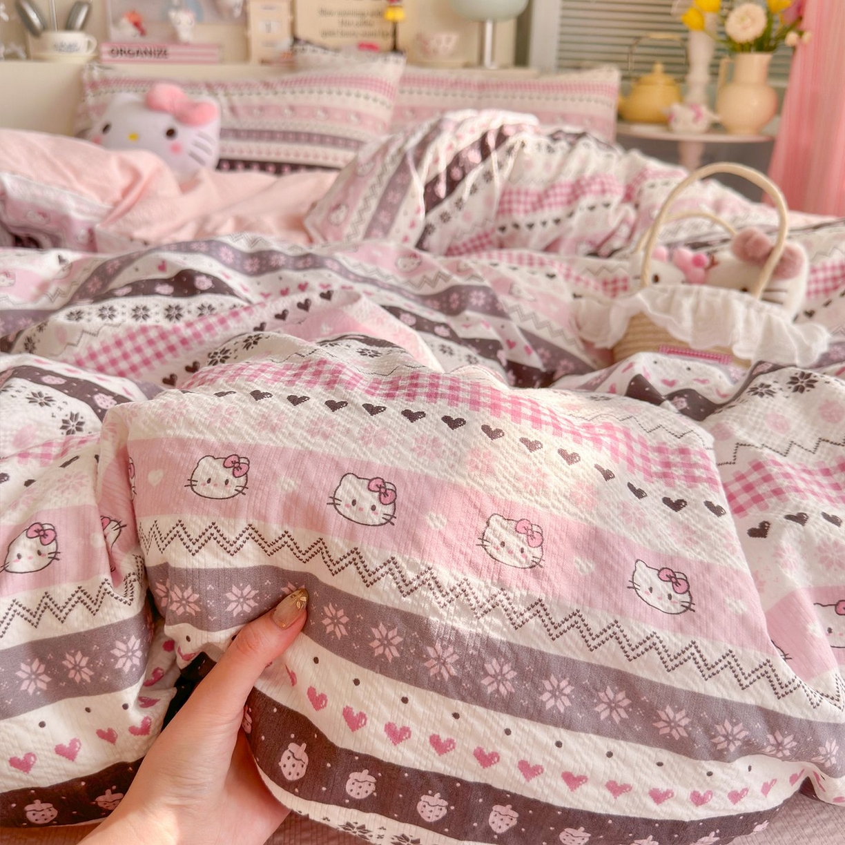 91家纺网 家纺一手货源 找家纺 优选 2026新款110g小清新高克重高品质直播热卖款A类泡芙棉双层纱四件套 kitty甜梦窝