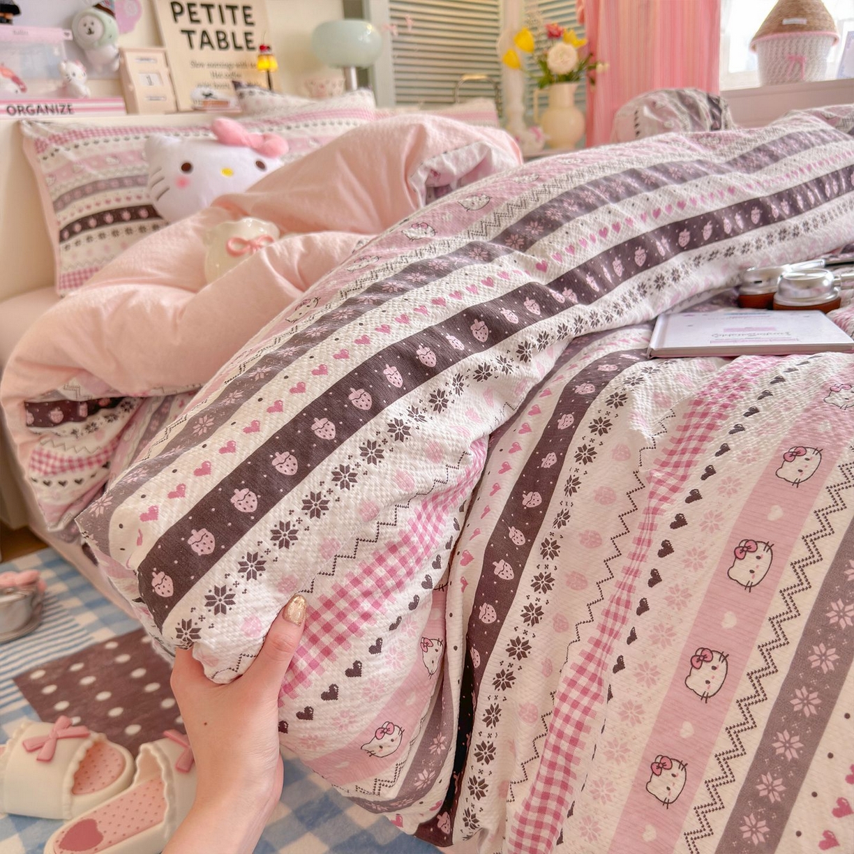 91家纺网 家纺一手货源 找家纺 优选 2026新款110g小清新高克重高品质直播热卖款A类泡芙棉双层纱四件套 kitty甜梦窝