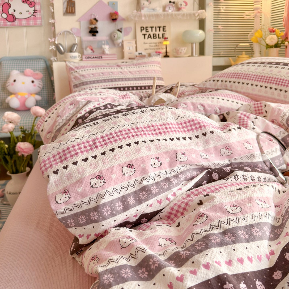 91家纺网 家纺一手货源 找家纺 优选 2026新款110g小清新高克重高品质直播热卖款A类泡芙棉双层纱四件套 kitty甜梦窝