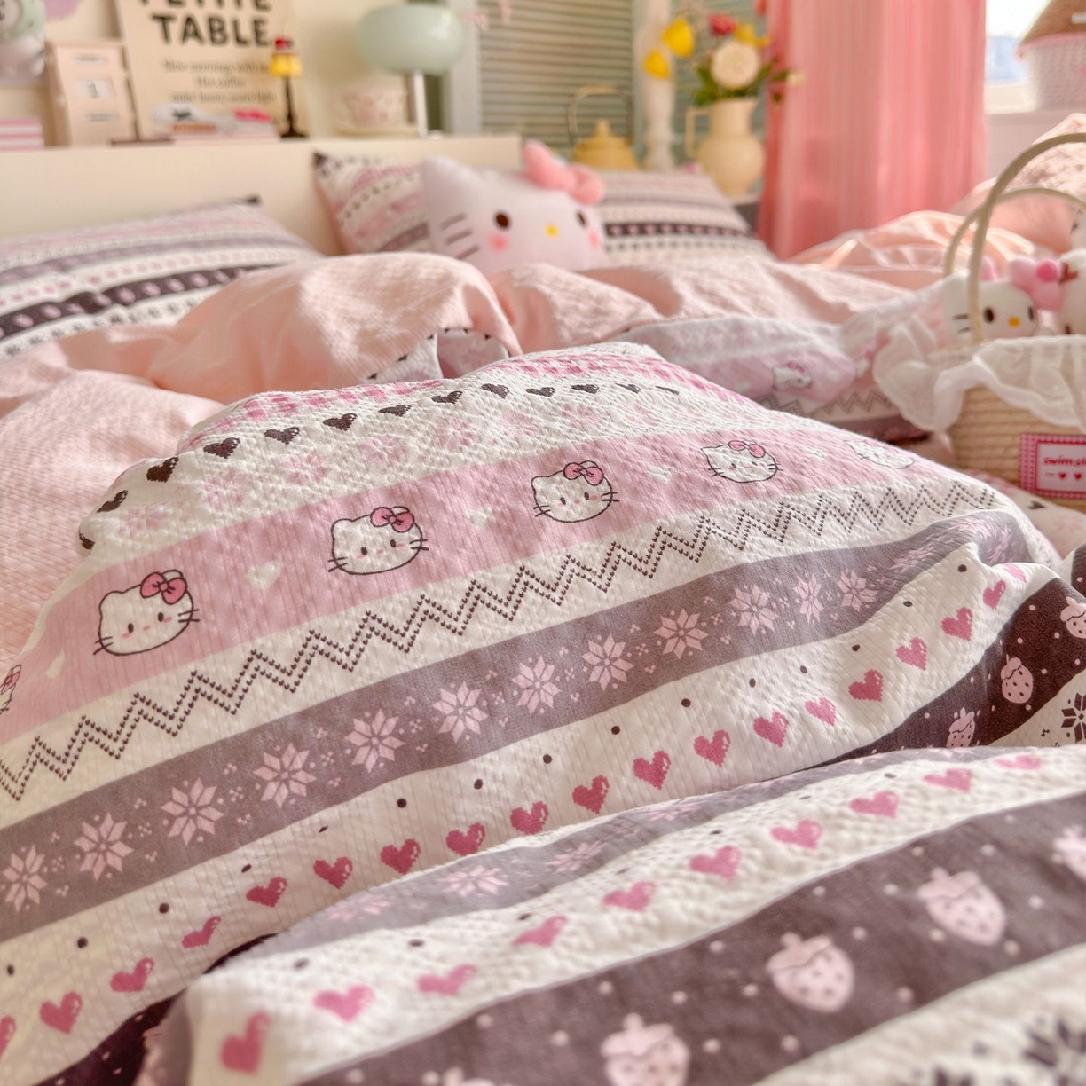 91家纺网 家纺一手货源 找家纺 优选 2026新款110g小清新高克重高品质直播热卖款A类泡芙棉双层纱四件套 kitty甜梦窝