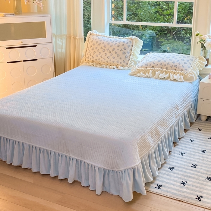 91家纺网 家纺一手货源 找家纺 （总）大麦家纺 2025新款牛奶绒印花夹棉花边床盖四件套