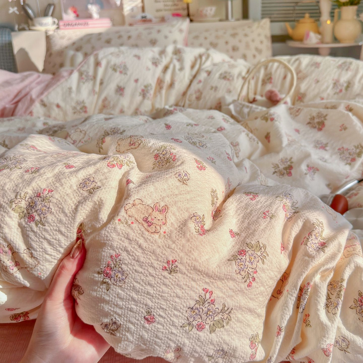 91家纺网 家纺一手货源 找家纺 优选良品 2026新款小清新110g高品质直播热卖款A类泡芙棉双层纱四件套 花与兔