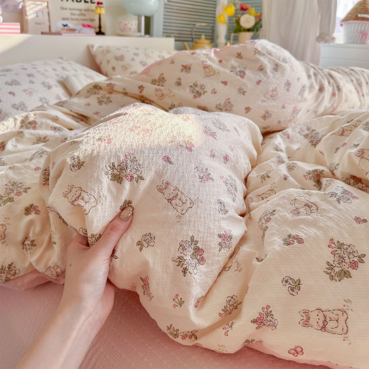 91家纺网 家纺一手货源 找家纺 优选良品 2026新款小清新110g高品质直播热卖款A类泡芙棉双层纱四件套 花与兔