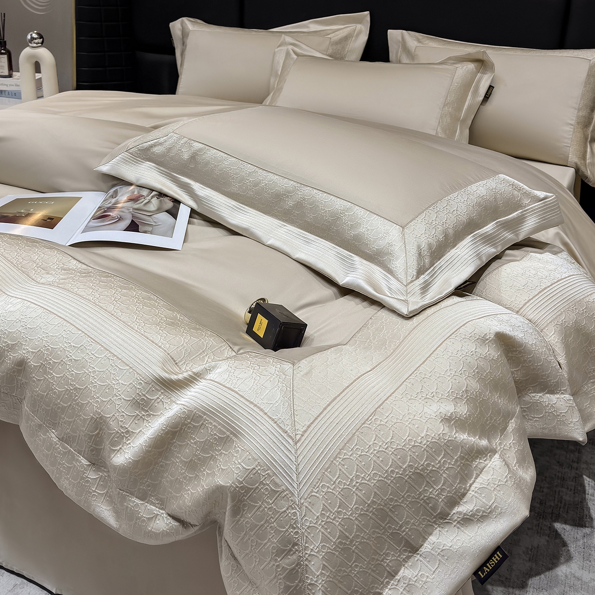 91家纺网 家纺一手货源 找家纺 莱势 2026新款100支全棉纯棉50x50s埃及长绒棉法式高精密金丝提花厚织四件套 奢境-香槟金