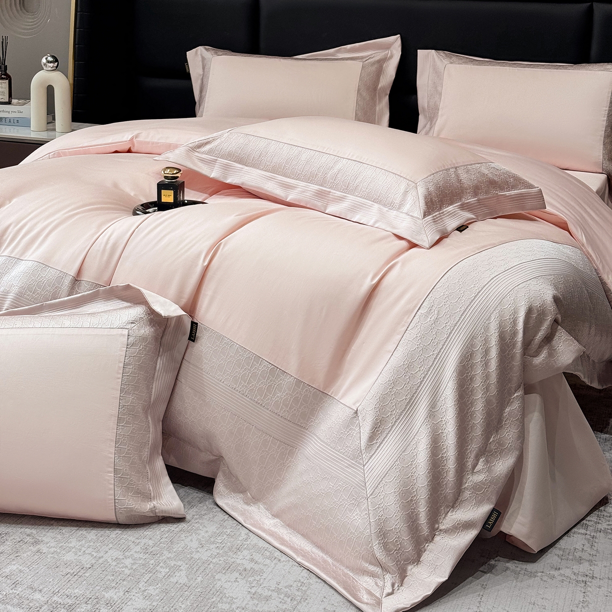 91家纺网 家纺一手货源 找家纺 莱势 2026新款100支全棉纯棉50x50s埃及长绒棉法式高精密金丝提花厚织四件套 奢境-轻奢粉