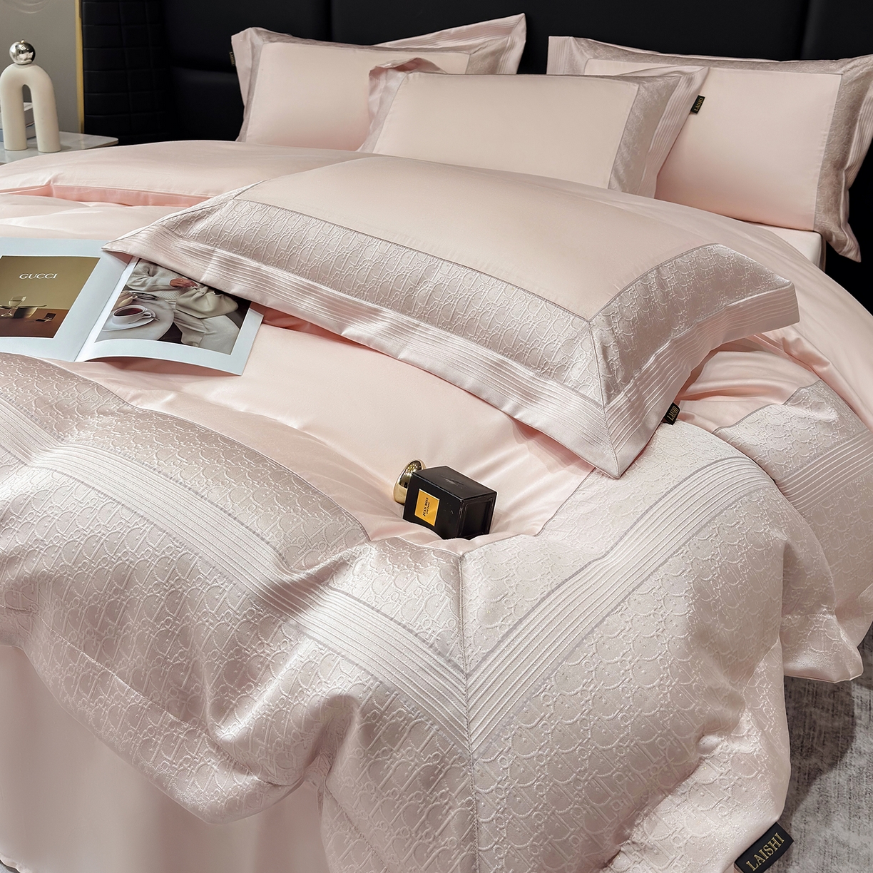 91家纺网 家纺一手货源 找家纺 莱势 2026新款100支全棉纯棉50x50s埃及长绒棉法式高精密金丝提花厚织四件套 奢境-轻奢粉