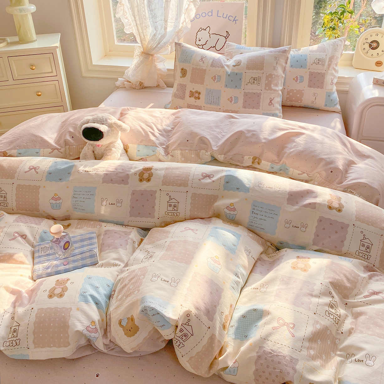 91家纺网 家纺一手货源 找家纺 黑马家居 2026新款13070全棉印花小清新卡通花卉单品被套系列 饼干熊