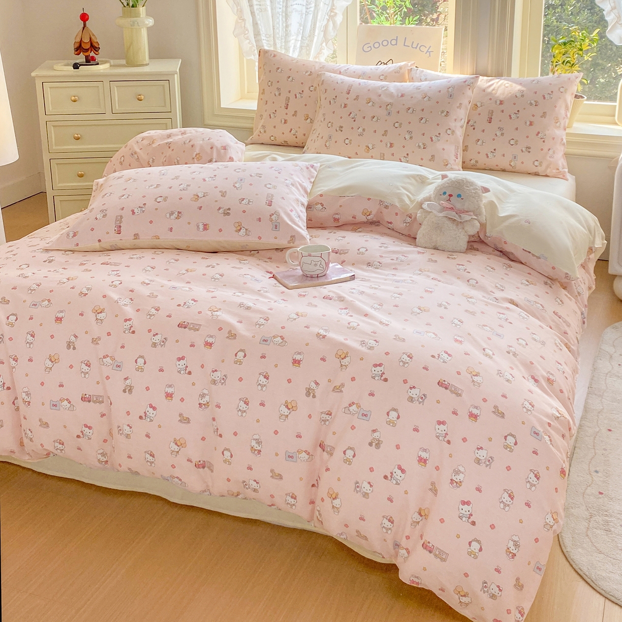 91家纺网 家纺一手货源 找家纺 黑马家居 2026新款13070全棉印花小清新卡通花卉单品被套系列 凯蒂公主