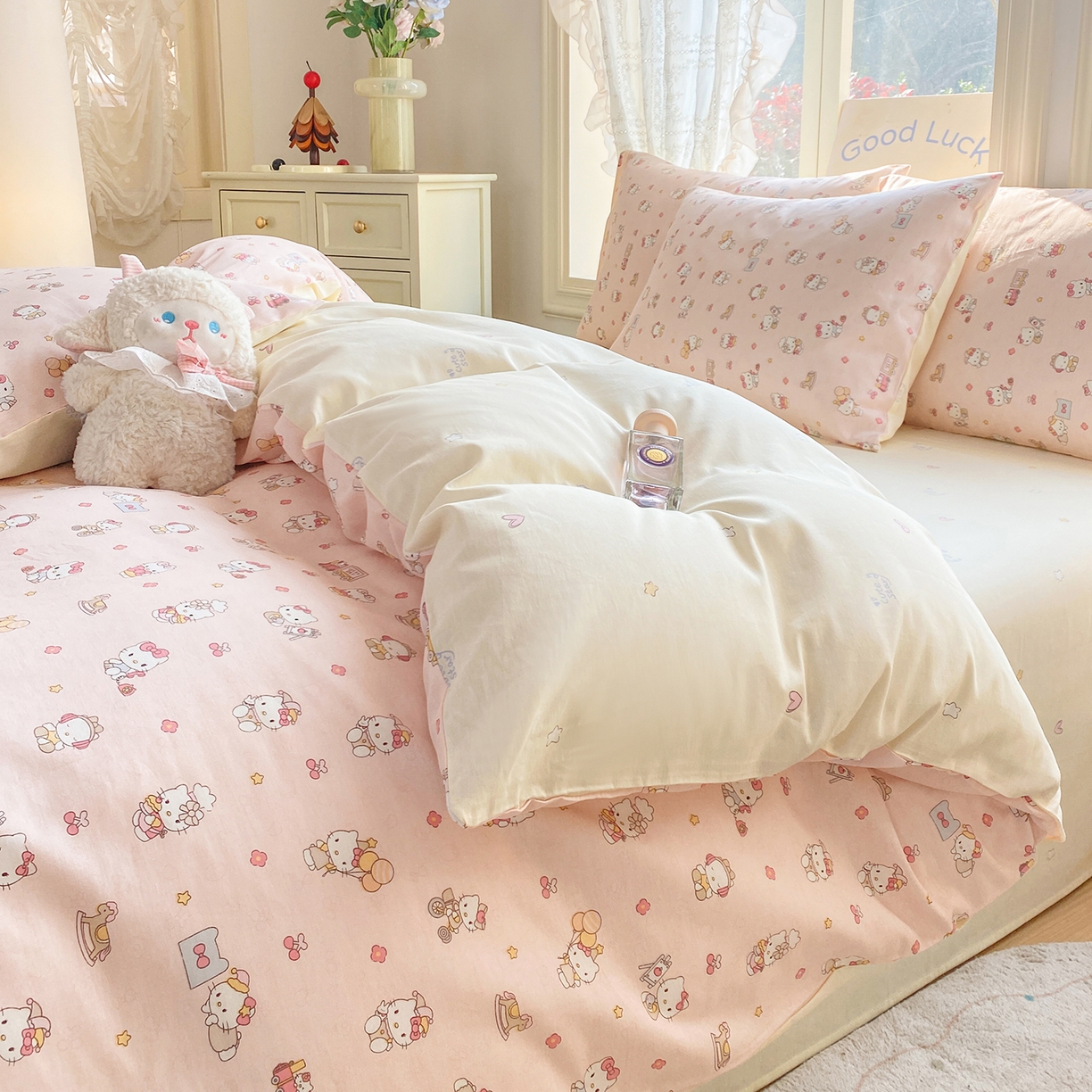 91家纺网 家纺一手货源 找家纺 黑马家居 2026新款13070全棉印花小清新卡通花卉单品被套系列 凯蒂公主