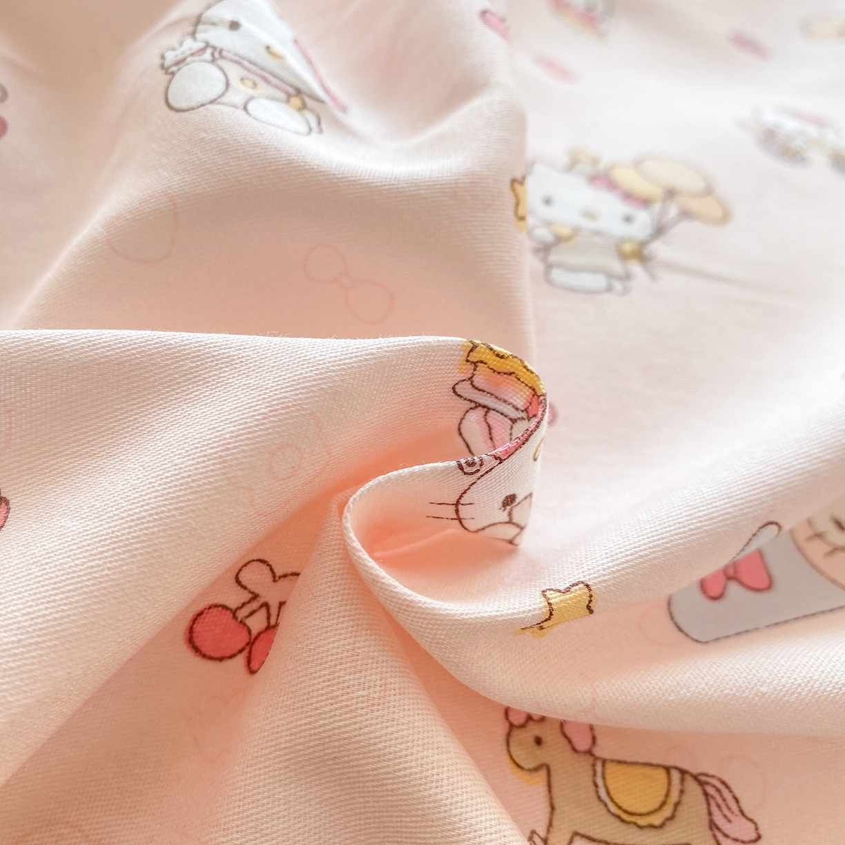 91家纺网 家纺一手货源 找家纺 黑马家居 2026新款13070全棉印花小清新卡通花卉单品被套系列 凯蒂公主