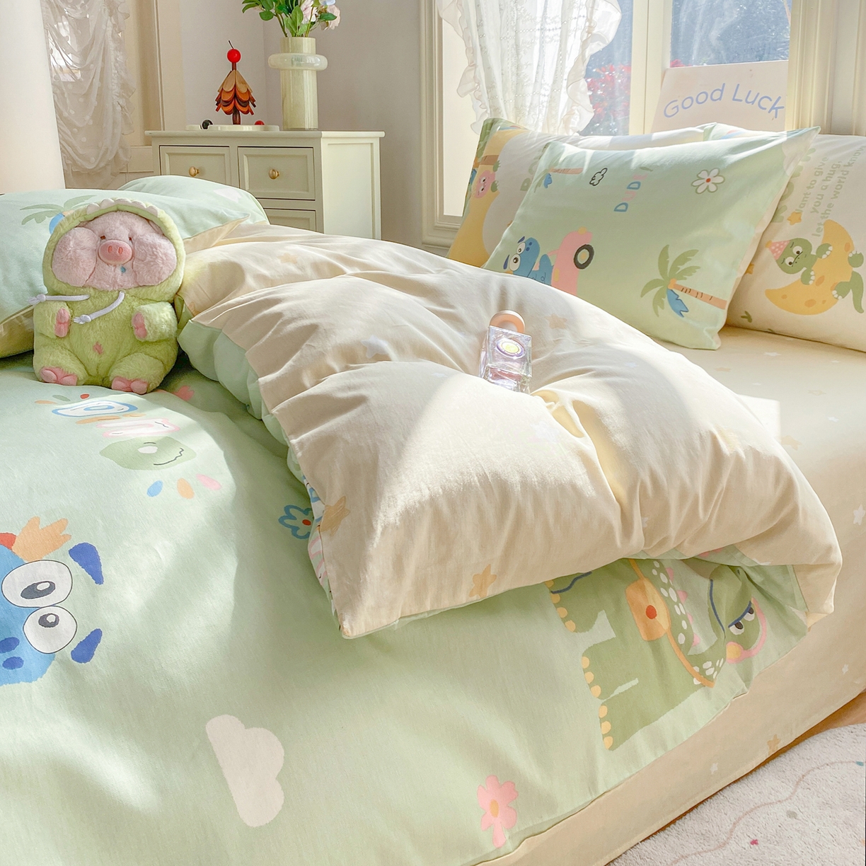 91家纺网 家纺一手货源 找家纺 黑马家居 2026新款13070全棉印花小清新卡通花卉单品被套系列 恐龙派对