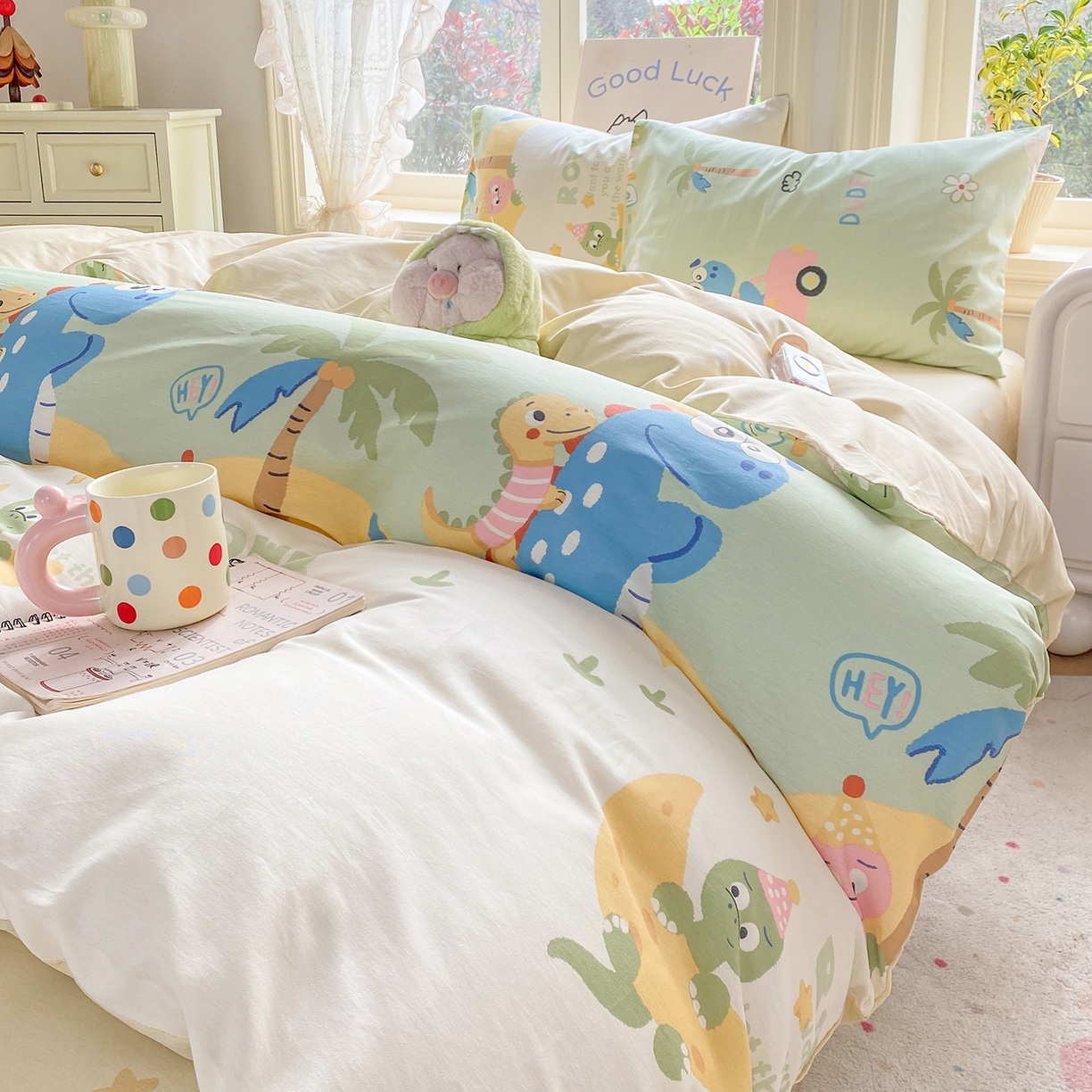 91家纺网 家纺一手货源 找家纺 黑马家居 2026新款13070全棉印花小清新卡通花卉单品被套系列 恐龙派对