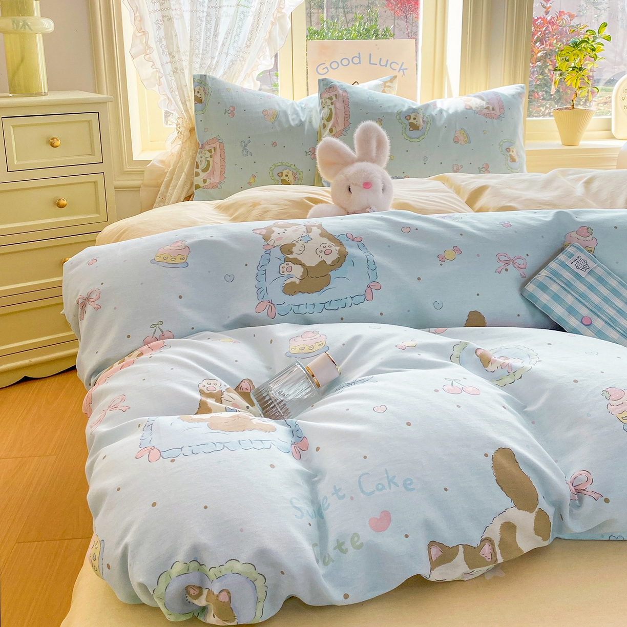 91家纺网 家纺一手货源 找家纺 黑马家居 2026新款13070全棉印花小清新卡通花卉单品被套系列 懒猫猫