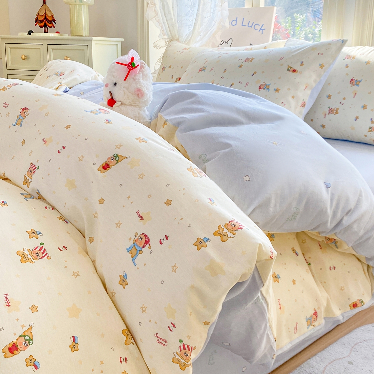 91家纺网 家纺一手货源 找家纺 黑马家居 2026新款13070全棉印花小清新卡通花卉单品被套系列 魔法星星人