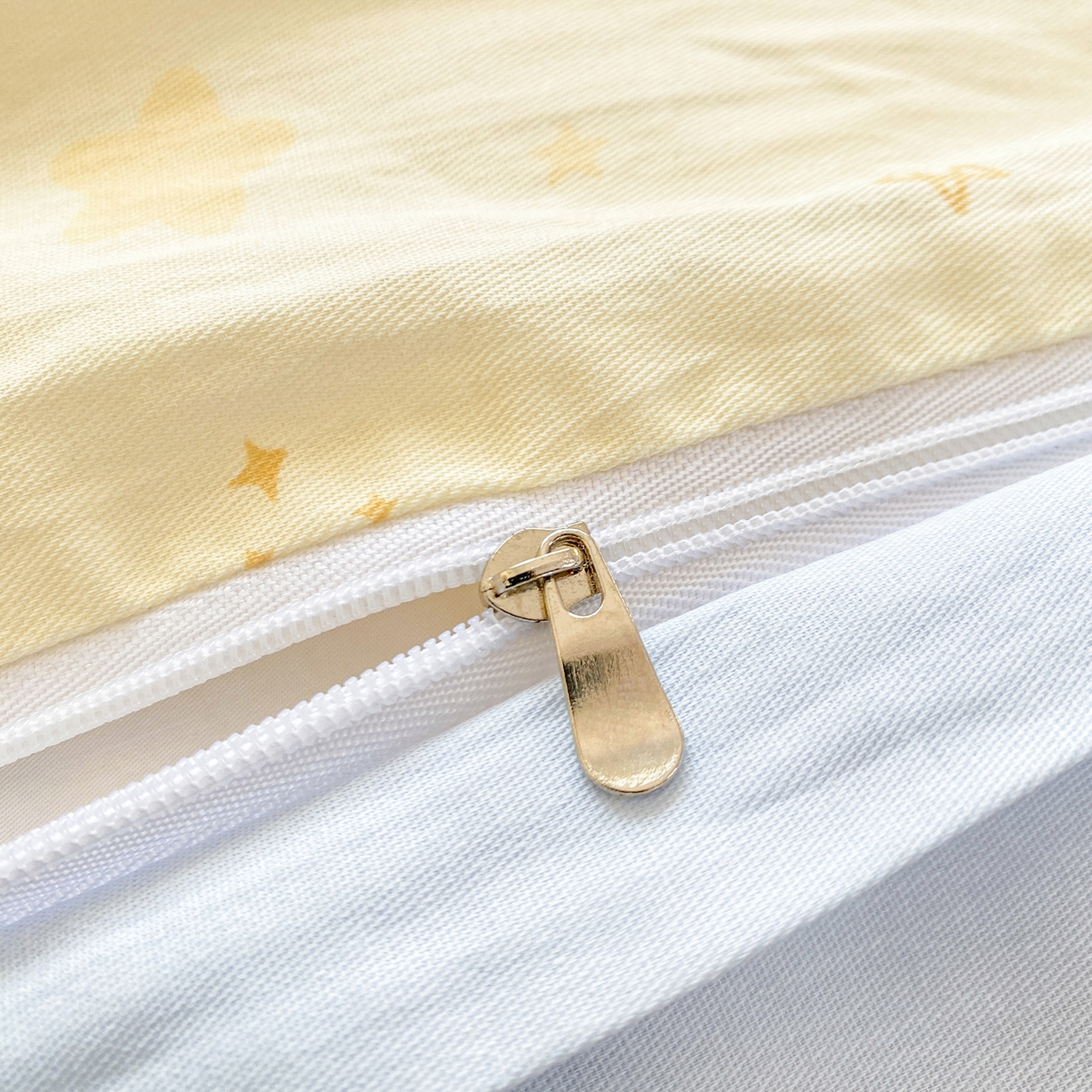 91家纺网 家纺一手货源 找家纺 黑马家居 2026新款13070全棉印花小清新卡通花卉单品被套系列 魔法星星人