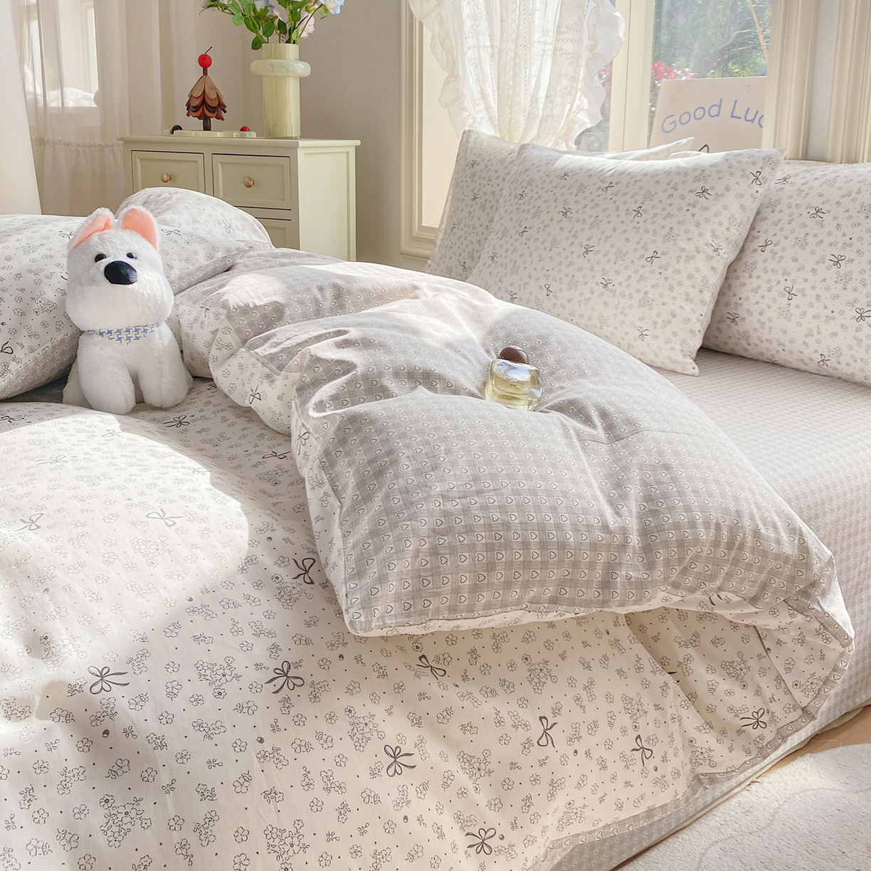 91家纺网 家纺一手货源 找家纺 黑马家居 2026新款13070全棉印花小清新卡通花卉单品被套系列 墨蝶