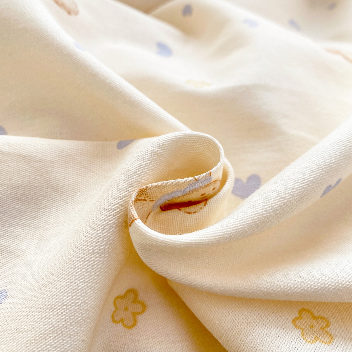 91家纺网 家纺一手货源 找家纺 黑马家居 2026新款13070全棉印花小清新卡通花卉单品被套系列 泡泡熊