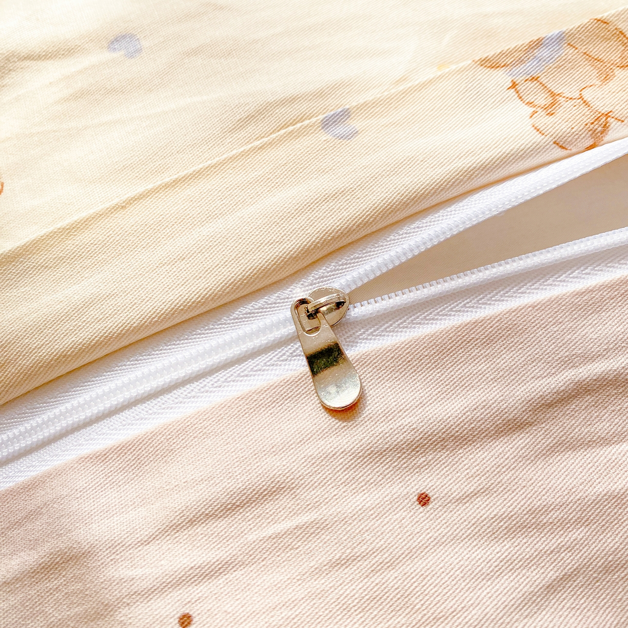 91家纺网 家纺一手货源 找家纺 黑马家居 2026新款13070全棉印花小清新卡通花卉单品被套系列 泡泡熊