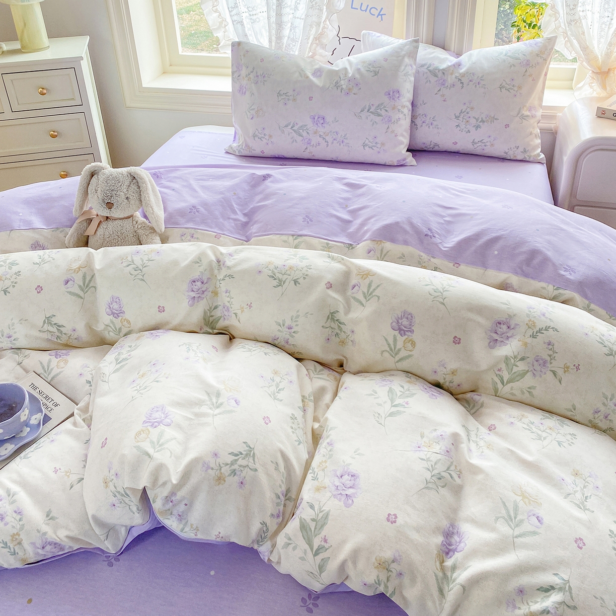 91家纺网 家纺一手货源 找家纺 黑马家居 2026新款13070全棉印花小清新卡通花卉单品被套系列 紫韶