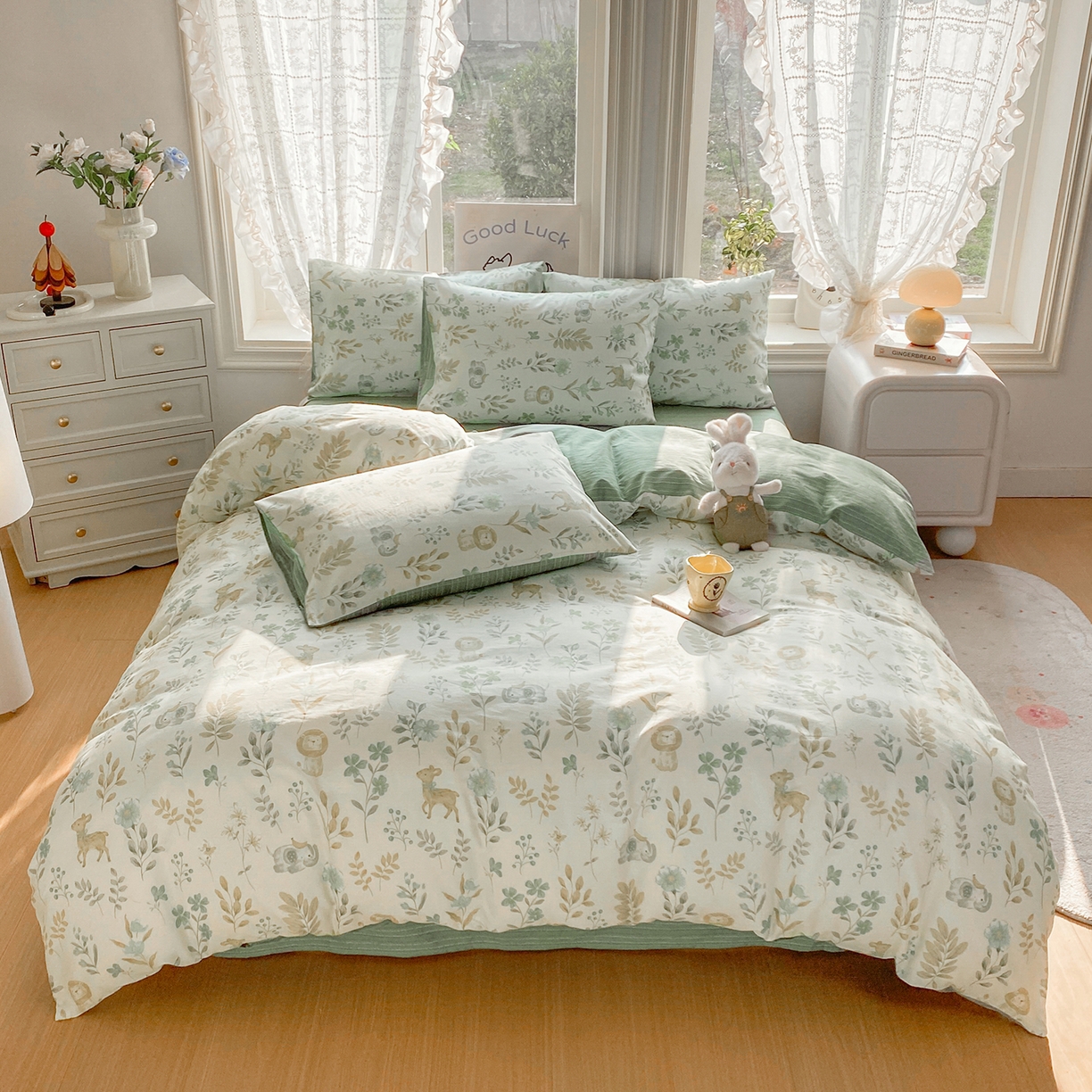 91家纺网 家纺一手货源 找家纺 黑马家居 2026新款13070全棉印花小清新卡通花卉四件套系列 丛林乐园