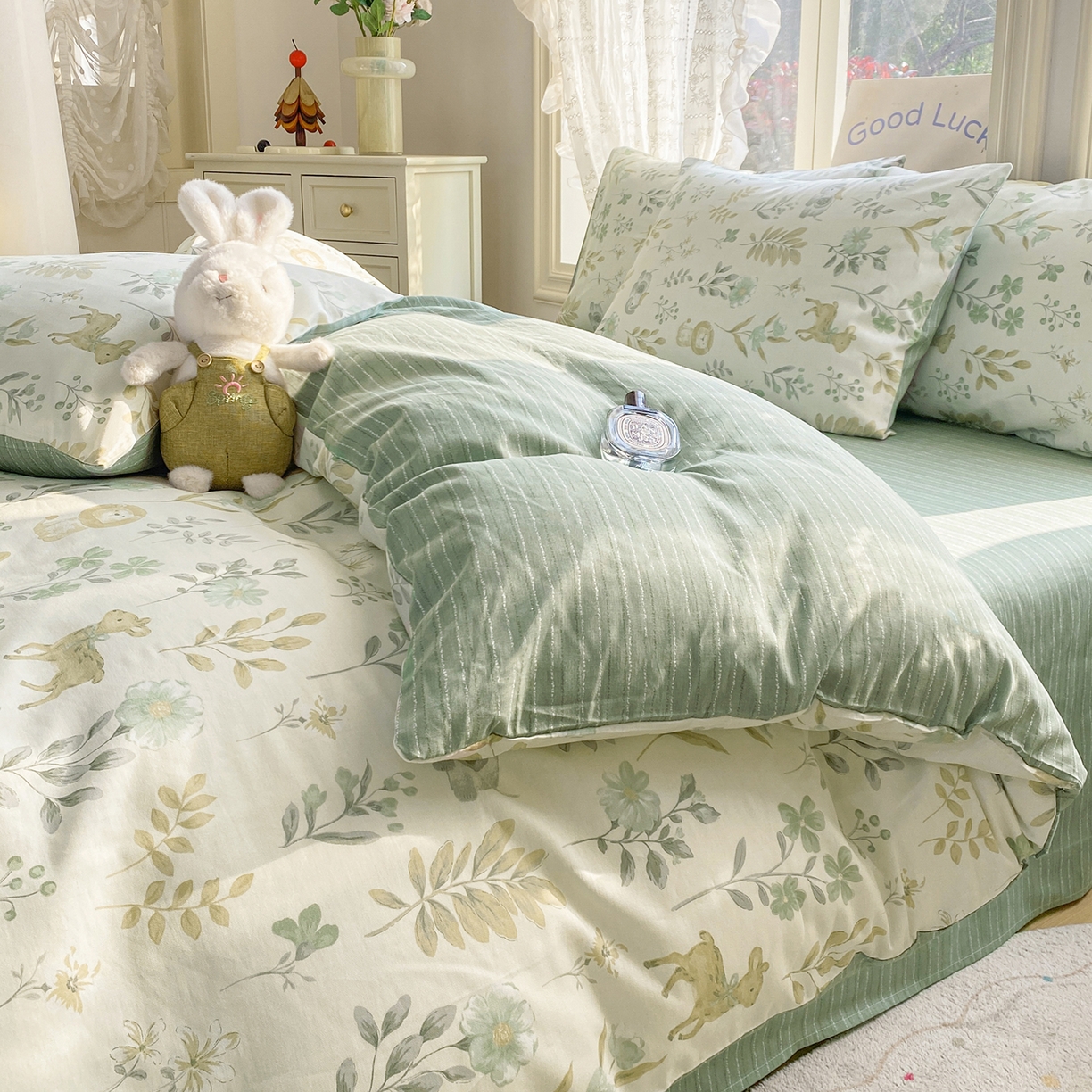 91家纺网 家纺一手货源 找家纺 黑马家居 2026新款13070全棉印花小清新卡通花卉四件套系列 丛林乐园