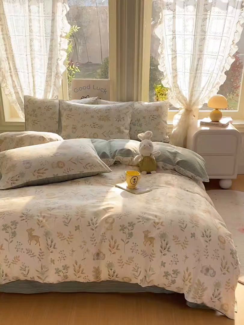 91家纺网 家纺一手货源 找家纺 黑马家居 2026新款13070全棉印花小清新卡通花卉四件套系列 丛林乐园