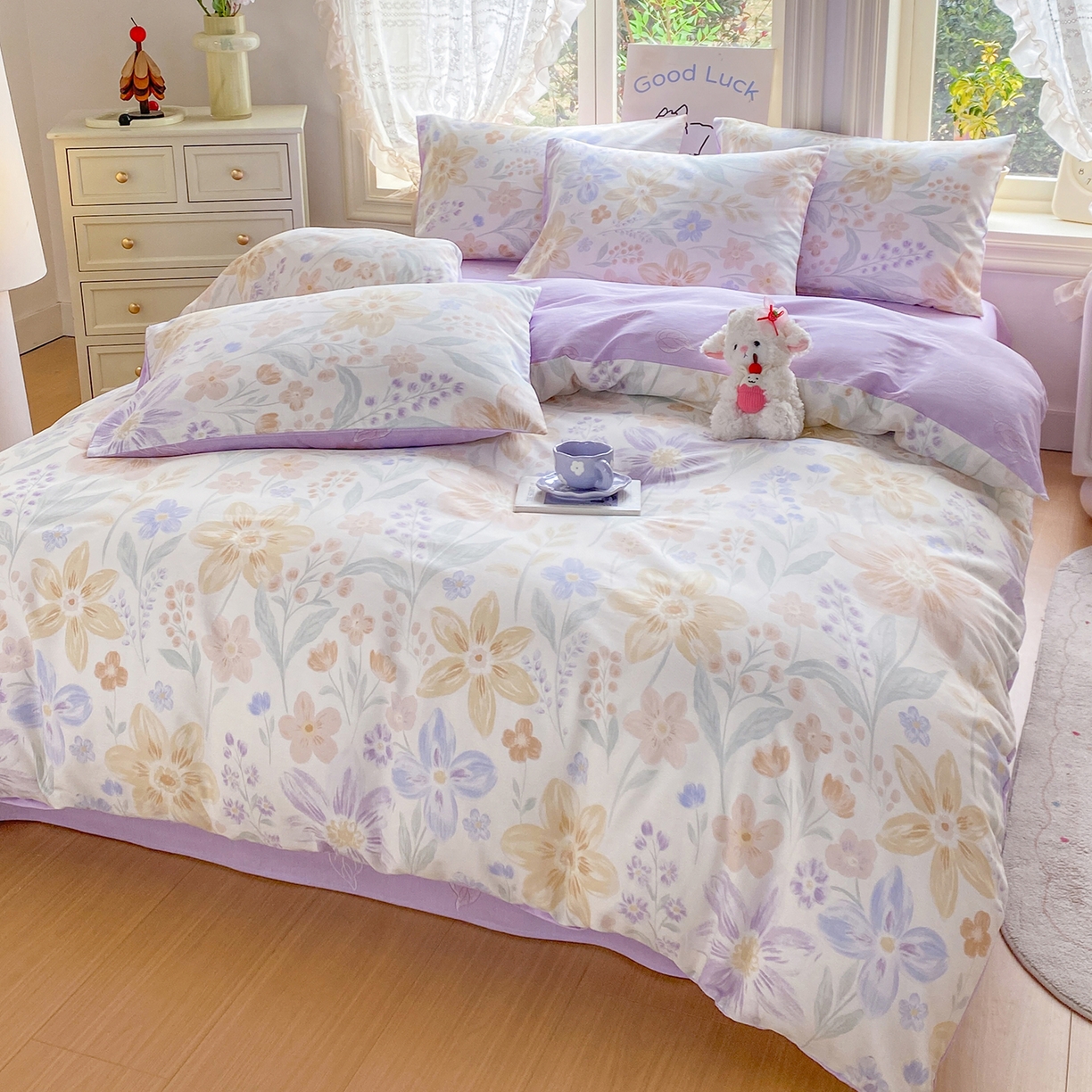 91家纺网 家纺一手货源 找家纺 黑马家居 2026新款13070全棉印花小清新卡通花卉四件套系列 堇紫盈香