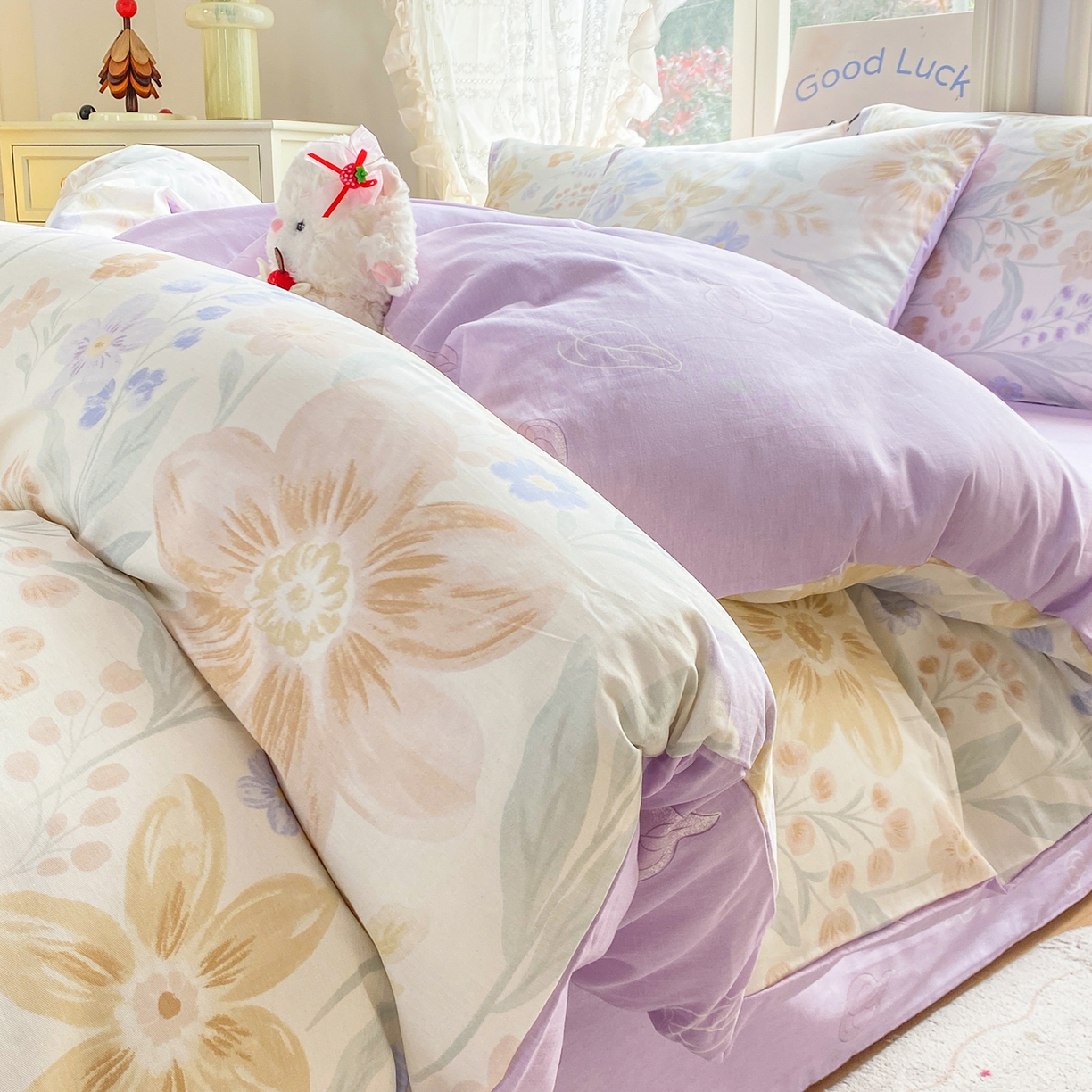 91家纺网 家纺一手货源 找家纺 黑马家居 2026新款13070全棉印花小清新卡通花卉四件套系列 堇紫盈香