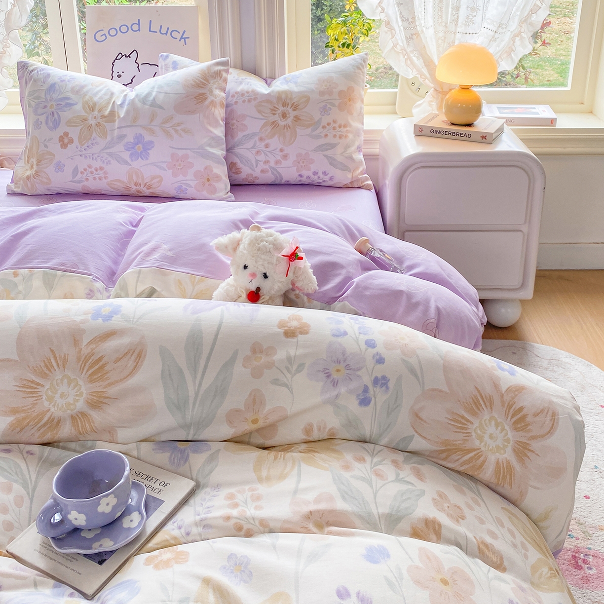 91家纺网 家纺一手货源 找家纺 黑马家居 2026新款13070全棉印花小清新卡通花卉四件套系列 堇紫盈香