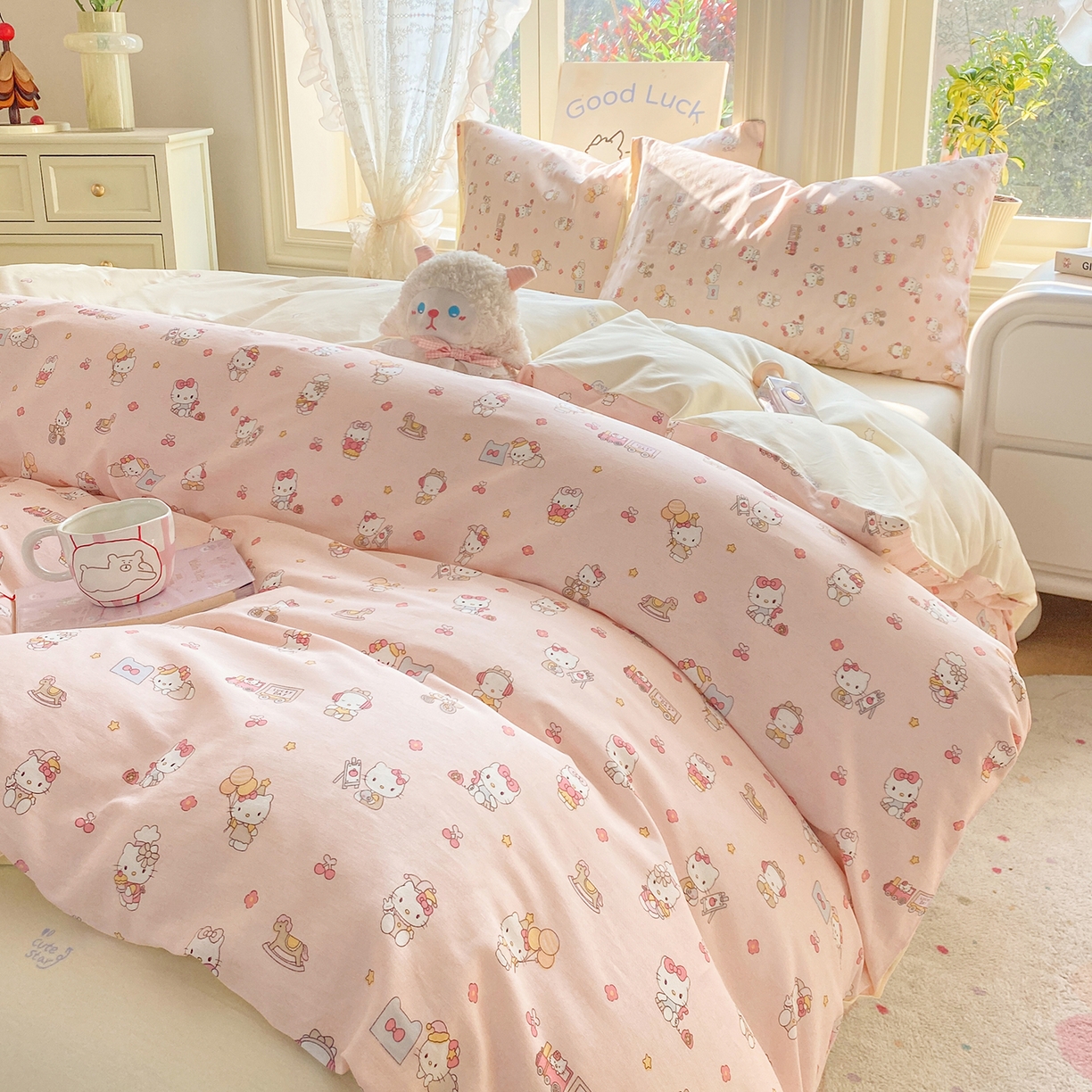 91家纺网 家纺一手货源 找家纺 黑马家居 2026新款13070全棉印花小清新卡通花卉四件套系列 凯蒂公主