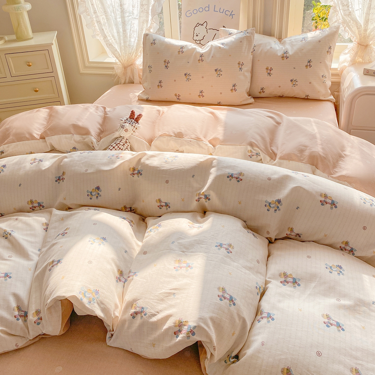 91家纺网 家纺一手货源 找家纺 黑马家居 2026新款13070全棉印花小清新卡通花卉四件套系列 马上有钱