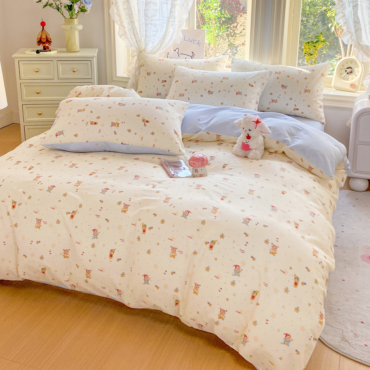 91家纺网 家纺一手货源 找家纺 黑马家居 2026新款13070全棉印花小清新卡通花卉四件套系列 魔法星星人