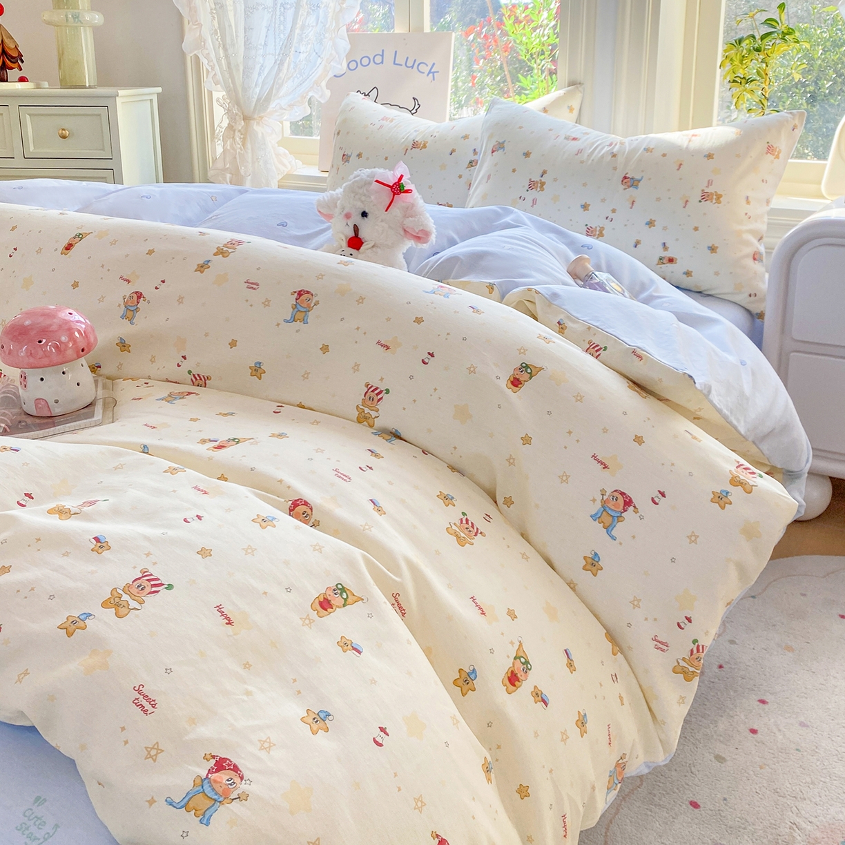 91家纺网 家纺一手货源 找家纺 黑马家居 2026新款13070全棉印花小清新卡通花卉四件套系列 魔法星星人